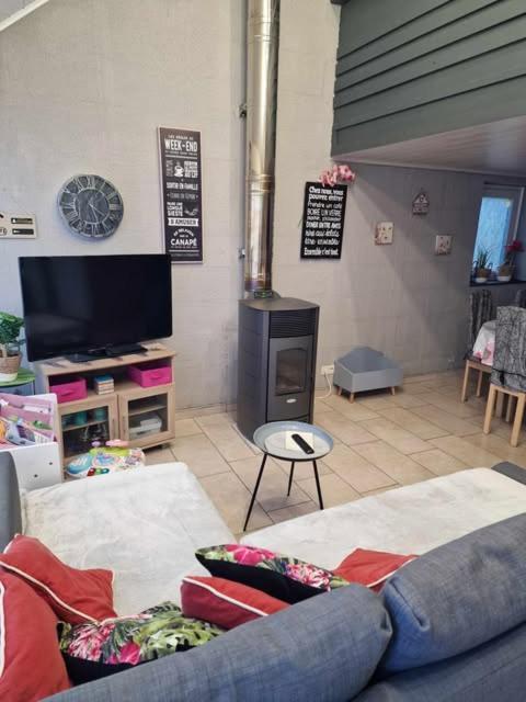 Cocon Douillet Avec Chaleur Ambiante Du Poele A Pellets Villa Hastiere-par-dela Bagian luar foto